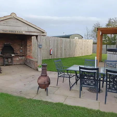 Farm With Hottub Ferrensby